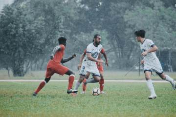 “人类足球技巧的巅峰之作！”（配图示意）